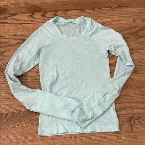 Women's Lululemon Light Blue Long Sleeve Swiftly Tech